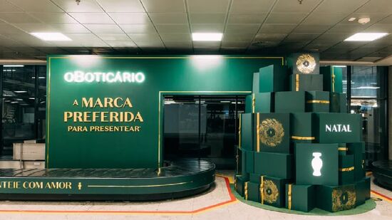 Ação da marca acontece diretamente nas esteiras de bagagem