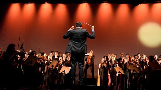 Apresentação gratuita do Coral Vozearte ocorre neste domingo (14/12), às 11h