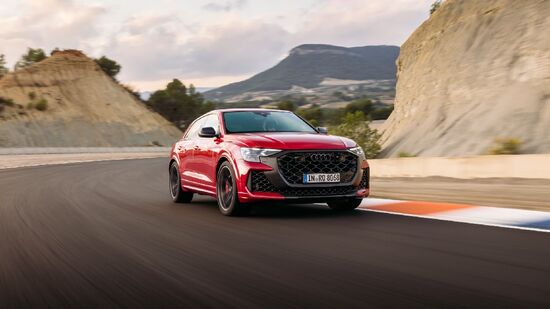 Modelo traz o V8 mais potente da Audi Sport, acelera até 305 km/h e estabeleceu recorde entre SUVs em Nürburgring
