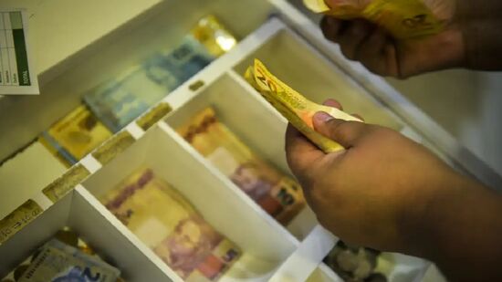 Pagamento extra irá movimentar o fim de ano, principalmente do comércio