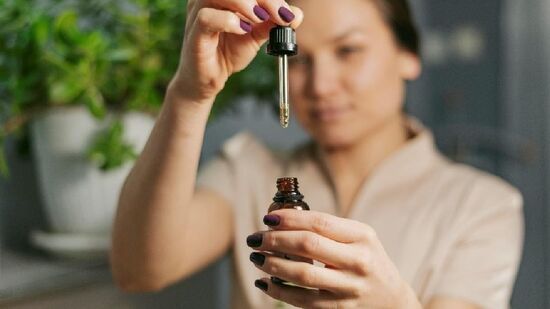 Para Narja, um dos cuidados mais delicados e eficazes é o uso de óleos essenciais