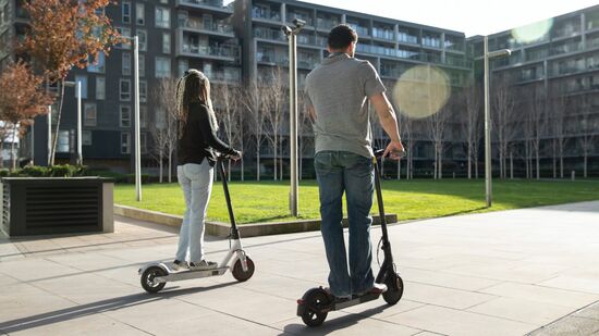 Apesar de práticos, patinetes elétricos tem colocado vidas em risco em todo o mundo