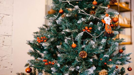 Método viral ajuda a desenrolar fios de Natal sem nós, bolos ou perda de paciência