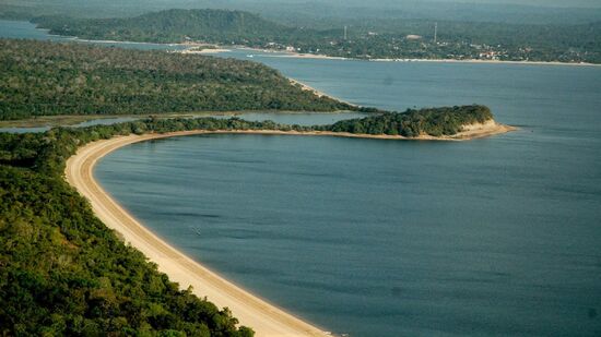Destino escondido surpreende com paisagens cristalinas e tradições locais