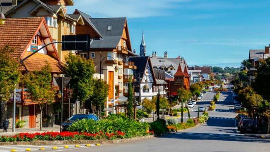Santo Antônio do Pinhal, a cerca de 170 km de São Paulo, reúne natureza, montanhas e clima ameno