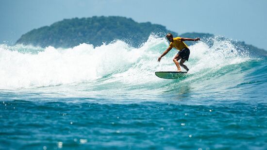 O Litoral Norte guarda uma faixa de areia pouco conhecida que lembra destinos havaianos
