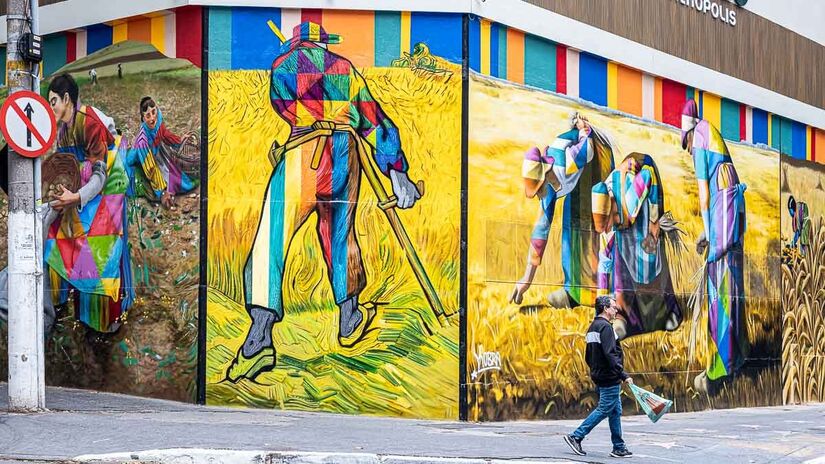 Artista homenageia raízes paulistanas em seu novo painel na Santa Cecília