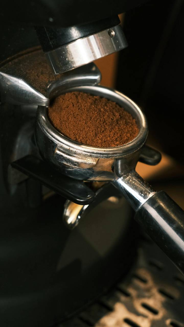 Borra de café pode ajudar a sua pele, neutralizar odores e limpar panelas