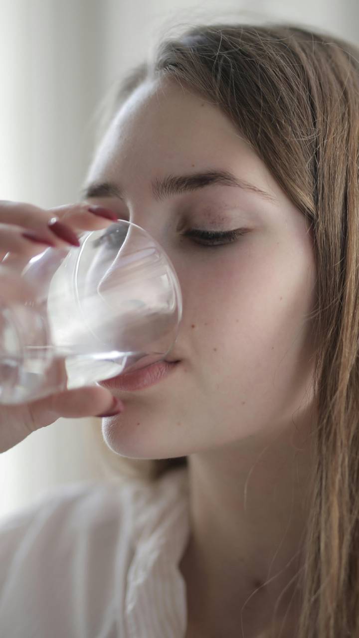 Descubra quanta água você realmente precisa beber por dia