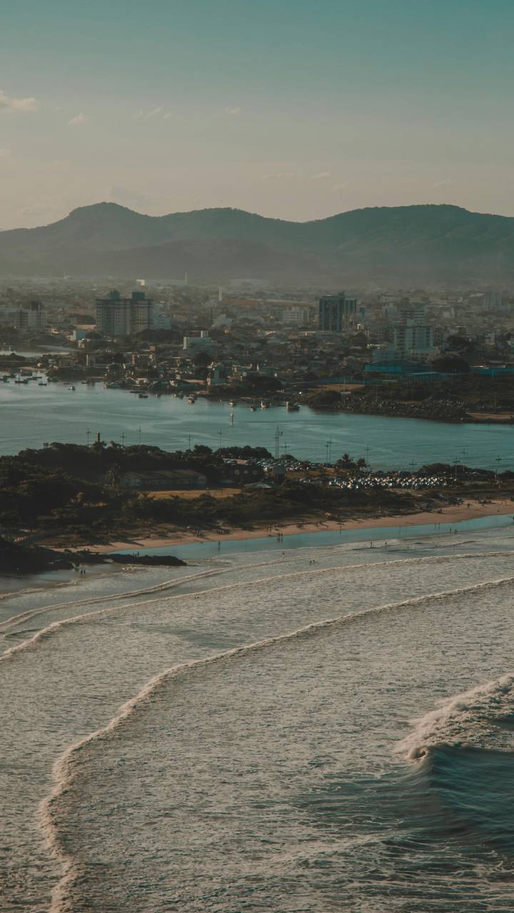 Qualidade de vida, segurança e praias paradisíacas fazem da capital catarinense sonho de consumo
