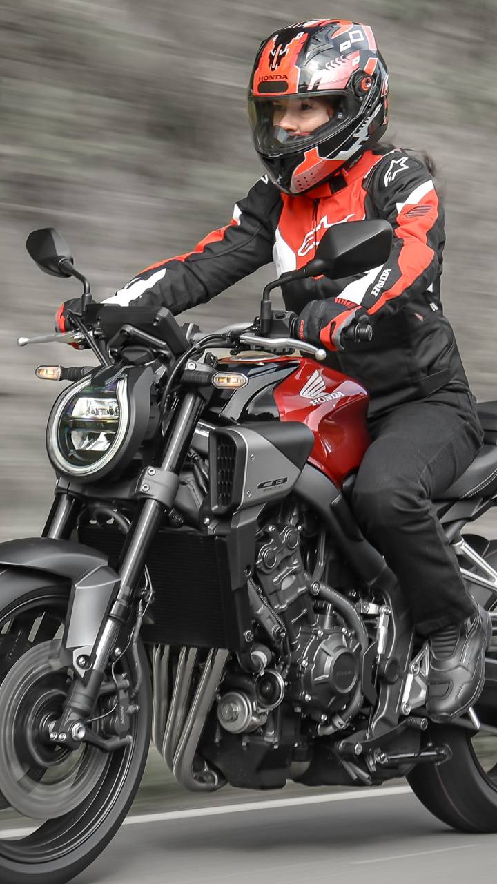 Modelo acrescenta sistema E-Clutch, que dá ao piloto opção de operação automática da embreagem