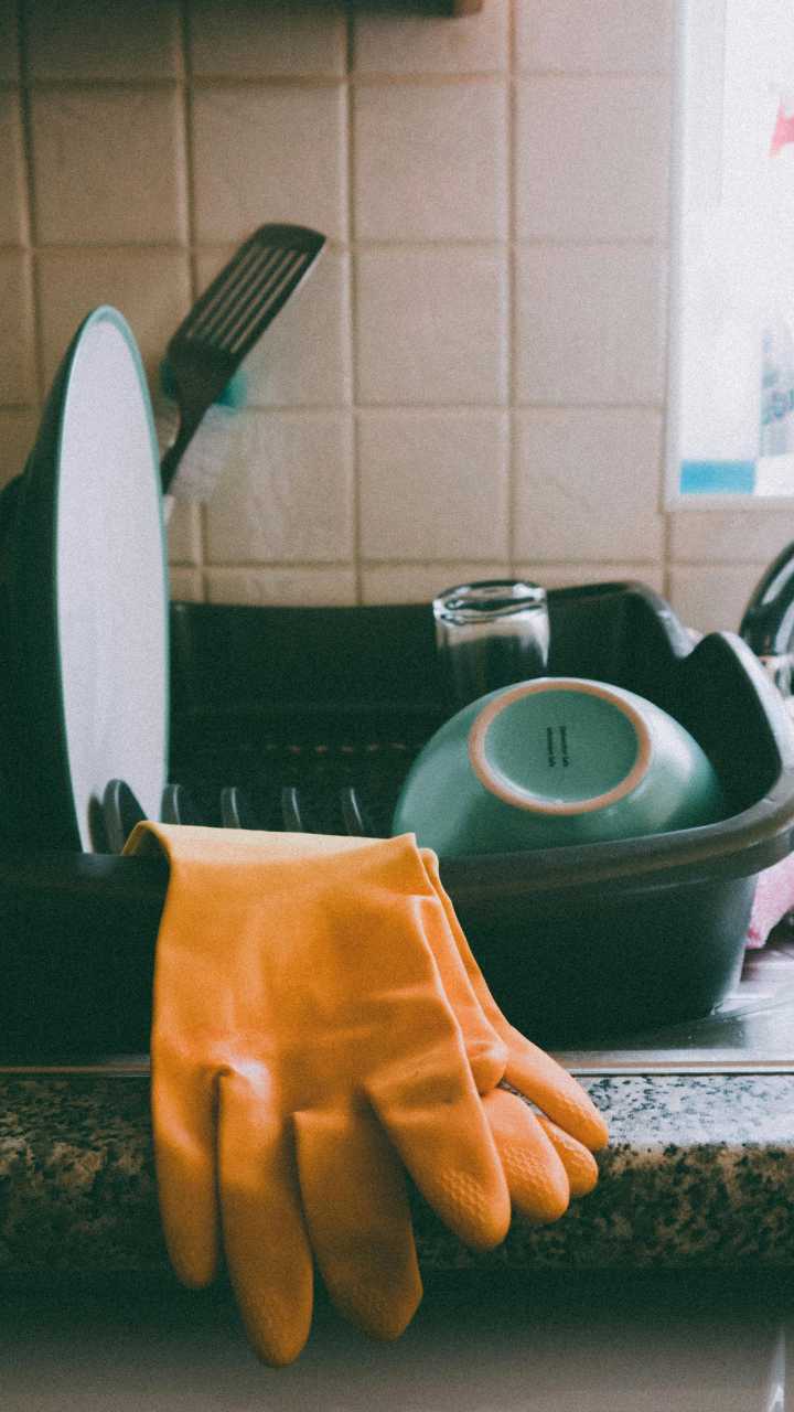 Utensílio moderno evita mofo, libera espaço e melhora a organização da bancada