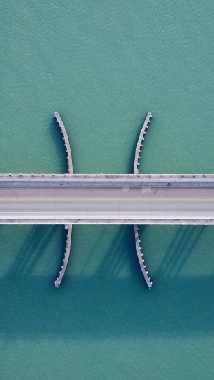 Localizada no sul da Flórida, nos Estados Unidos, a estrada Overseas Highway é uma rodovia de impressionar qualquer um, lembrando até um cenário de cinema
