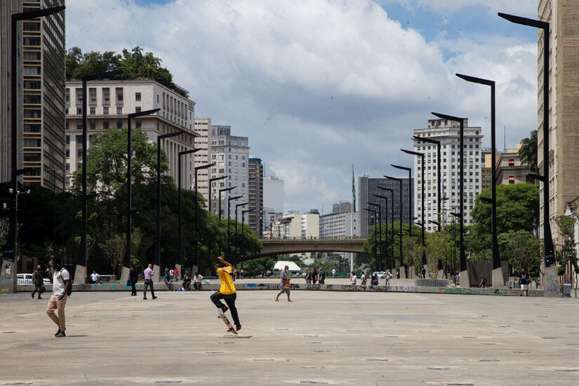 Vale do Anhangabaú após a reforma - Foto: Zanone Fraissat/Folhapress