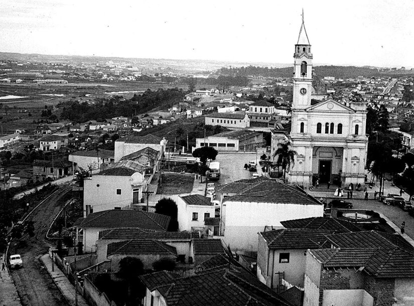 Vista do Largo da Igreja Matriz da Nossa Senhora do Ó, no bairro da Freguesia do Ó, em 1957. Foto: Arquivo Última Hora/Folhapress