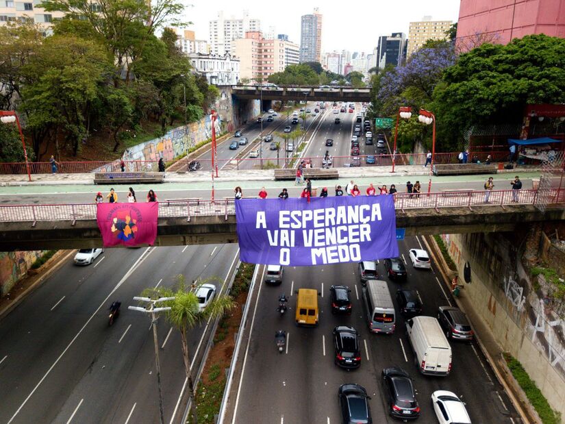 Faixas em apoio ao Lula/Divulgação MTST