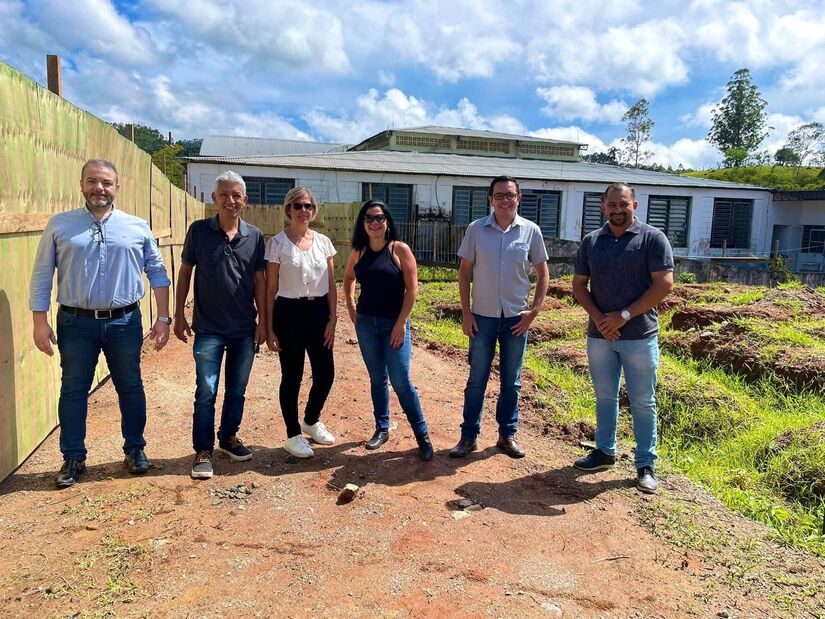 Secretário de Obras, Gilberto Pedroso, o Enfermeiro Juliano Galhardo, os Engenheiros Fábio, Ivo, Isabel e a técnica de segurança do trabalho Monica