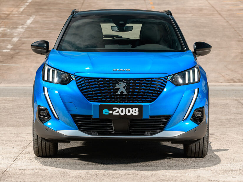 O novo elétrico da Peugeot conta com motor de 136 cavalos de potência, 26,5 kgfm de torque e autonomia de 345 quilômetros pelo ciclo WLTP  - Fotos: Divulgação