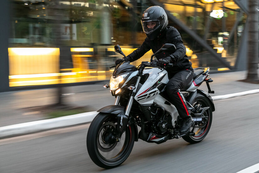 Bajaj Dominar 200 - Foto: Divulgação