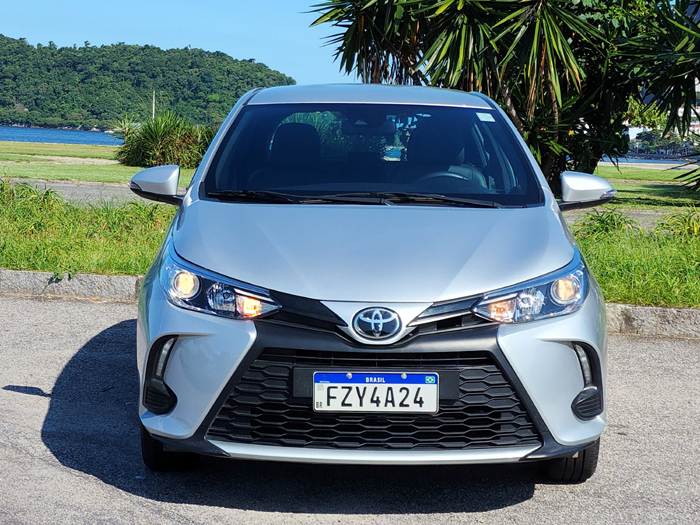 Com o fim da oferta do Etios para o mercado brasileiro, o Yaris assumiu o posto de "carro de entrada" da marca japonesa - 
 Fotos: Luiza Kreitlon/AutoMotrix 