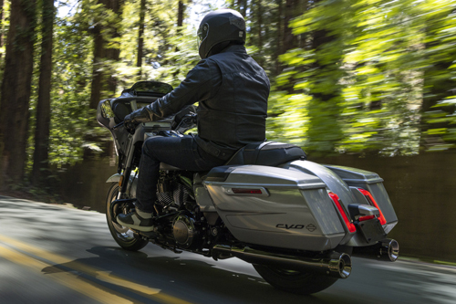 Harley-Davidson CVO Street Glide - Foto: Divulgação