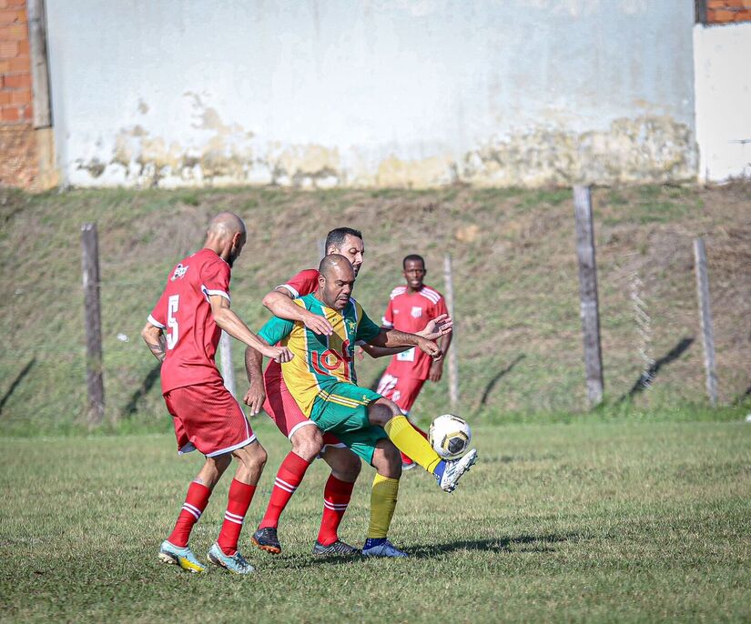 Na manhã deste domingo (18) aconteceu, no campo do América, mais uma rodada da 2ª fase da Taça João Rubini de Futebol Veterano  Categoria Quarentão, em Porto Feliz/ Honae Pereira