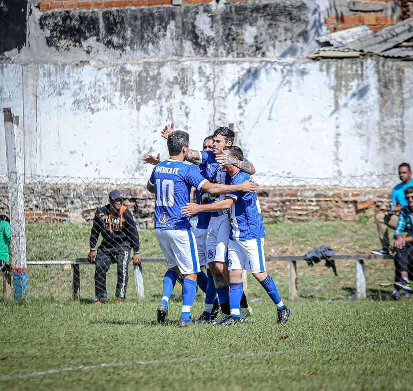 Na manhã deste domingo (18) aconteceu, no campo do América, mais uma rodada da 2ª fase da Taça João Rubini de Futebol Veterano  Categoria Quarentão, em Porto Feliz/ Honae Pereira