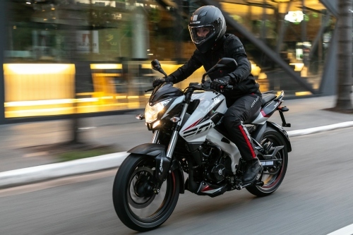 Bajaj Dominar 200 - Foto: Divulgação