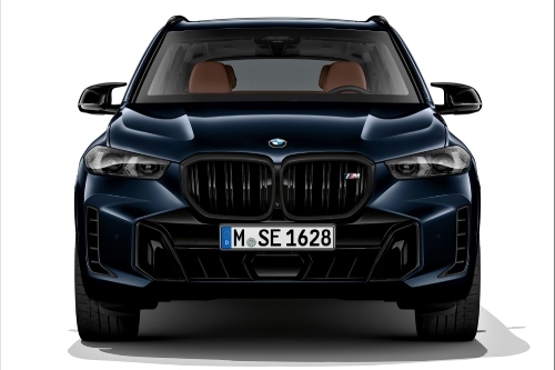 O X5 protegido é equipado com o motor 4.4 V8 turbo com tecnologia híbrida moderada, com total de 530 cavalos de potência e 75,5 kgfm de torque - Fotos: Divulgação