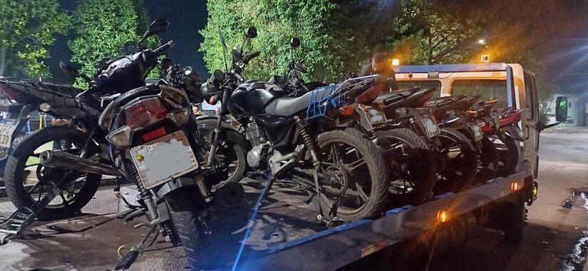 A Guarda Civil Municipal (GCM) de Guarulhos, na Grande São Paulo, aprendeu e autuou 12 motocicletas e seis automóveis. 