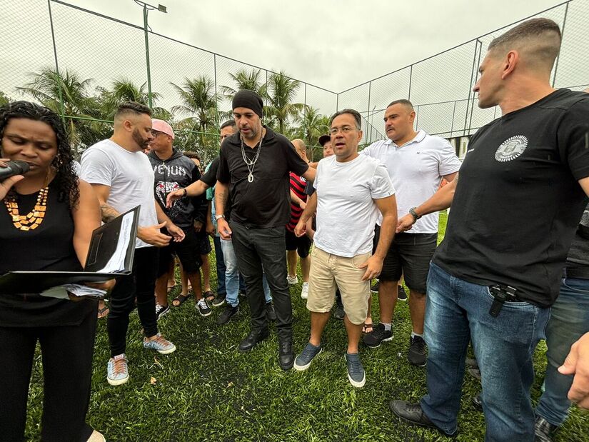 Adriano Imperador durante inauguração de campo em Cubatão/Divulgação/PMC