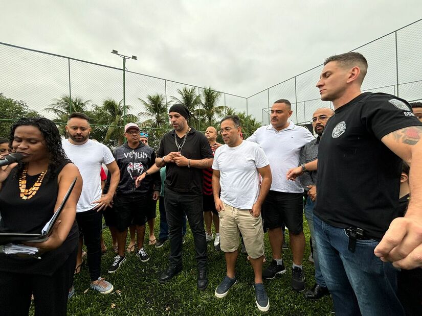 Adriano Imperador durante inauguração de campo em Cubatão/Divulgação/PMC