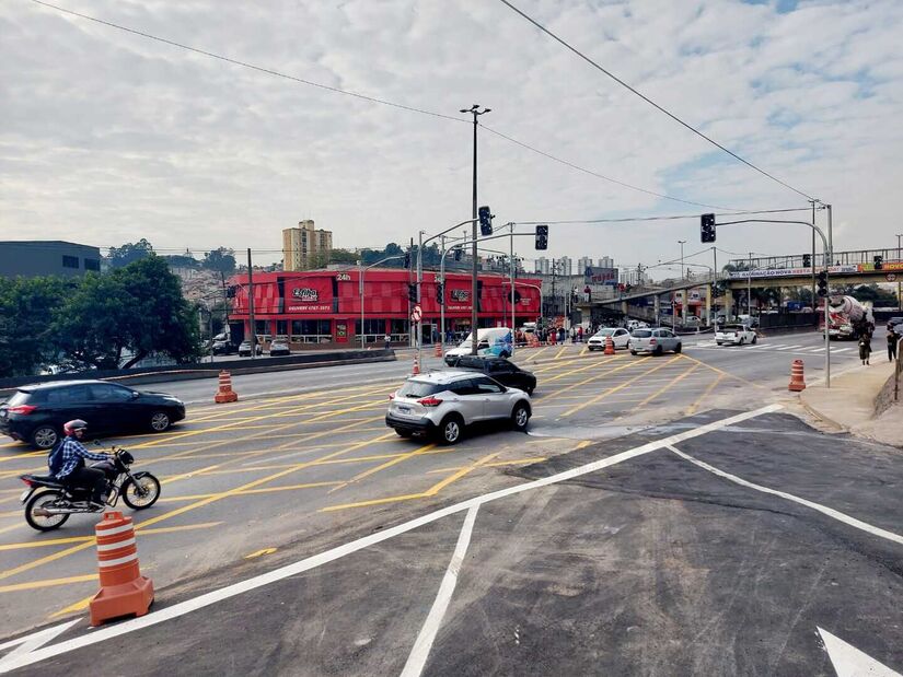 A Prefeitura de Taboão da Serra, na região sudoeste da Grande São Paulo, iniciou a operação do 2&ordm; complexo semafórico da avenida Aprígio Bezerra da Silva. 