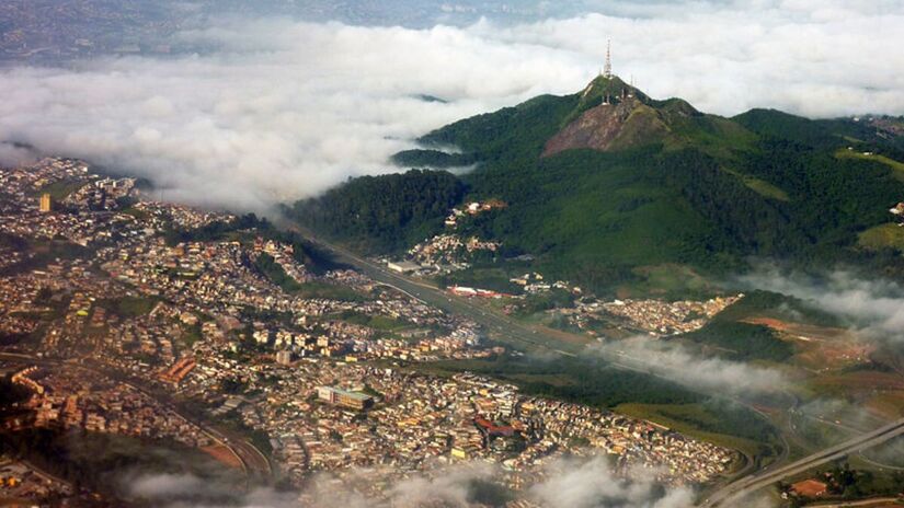 Situado na Zona Oeste, Jaguara é um bairro residencial que oferece uma boa qualidade de vida e segurança. Com um ambiente tranquilo e familiar, o bairro é conhecido por sua proximidade com a Marginal Tietê, o que facilita o acesso a outras regiões de São Paulo. / Foto: Wikimedia Commons