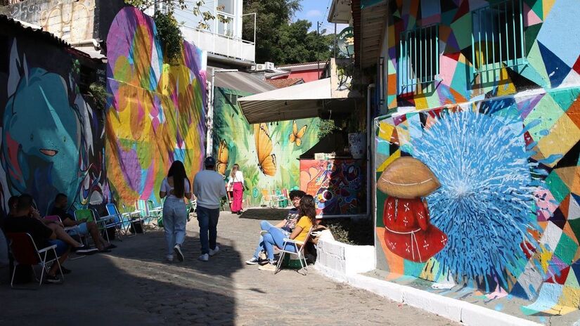 Beco do Batman fica localizado no bairro da Vila Madalena, zona oeste de São Paulo. Foi eleito um dos lugares mais legais do mundo pela Time Out. / Foto: Rovena Rosa/Agência Brasil