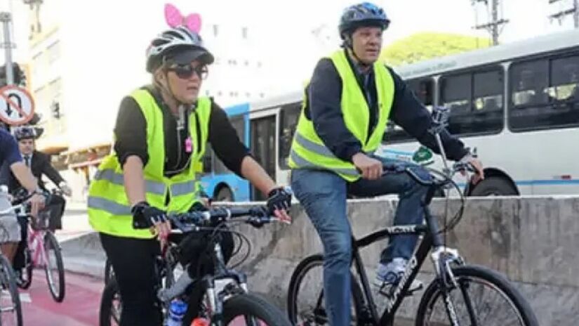 No mandato de Fernando Haddad (PT) como prefeito de São Paulo, a implementação de ciclofaixas foi uma das medidas que mais deram o que falar. Como promessa de governo, Haddad prometeu que 400 km de ciclovias seriam criados - (Foto: Fabio Arantes/SECOM)