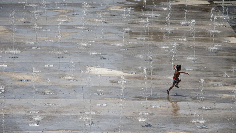  Alta temperatura no Vale do Anhangabaú com termômetro marcando 39 graus. Foto: Paulo Pinto/Agência Brasil