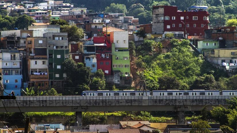 Localizado na Zona Sul de São Paulo, o Capão Redondo é frequentemente mencionado entre os bairros mais perigosos da cidade. A presença de gangues e o tráfico de drogas são fatores que contribuem para essa reputação. / Foto: Divulgação/Wikimedia Commons