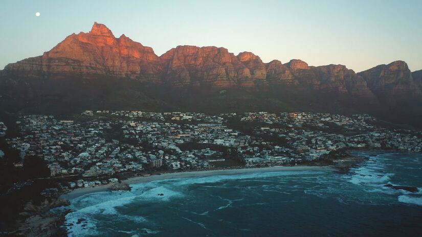 Cidade do Cabo é um símbolo da miscigenação de culturas e reconhecida como uma das cidades mais bonitas do mundo. Foto: Taryn Elliott/Pexels.