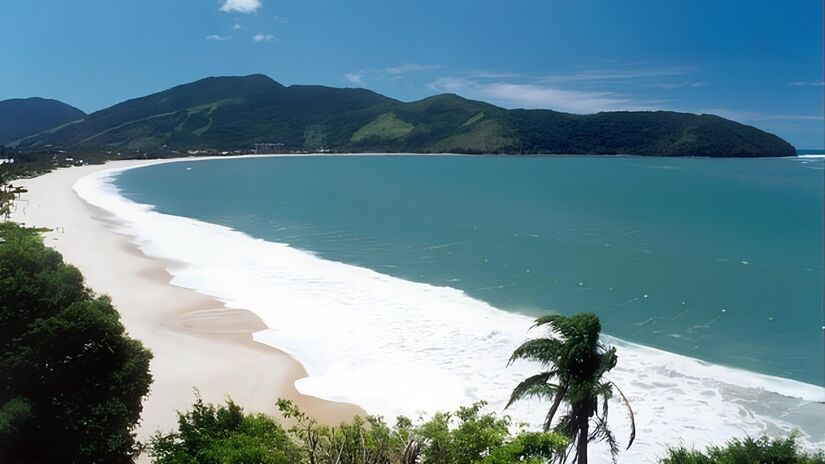 Praia de Tabatinga, em Caraguatatuba. / Foto: Prefeitura de Caraguatatuba