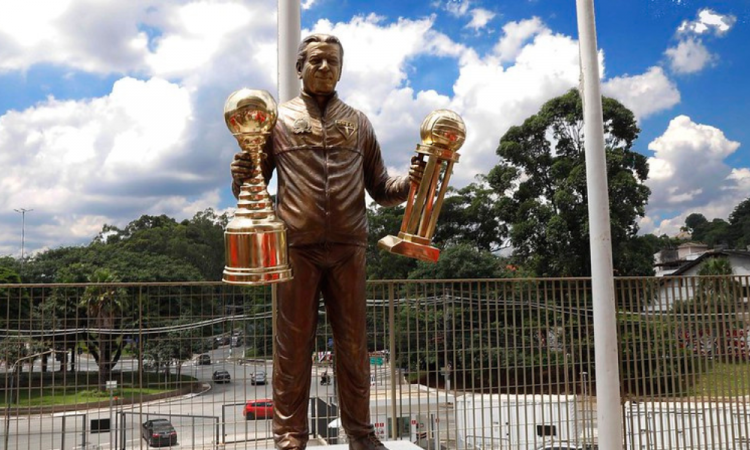 No aniversário de 93 anos do São Paulo Futebol Clube, em 25 de janeiro de 2023, uma estátua de Telê Santana foi inaugurada no portão 2 do MorumBIS - (Rubens Chiri/São Paulo FC)