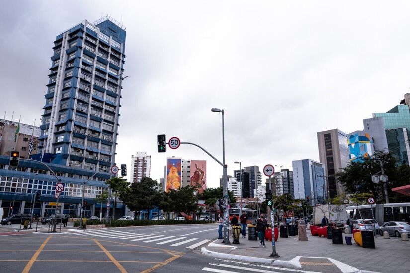 Uma dos principais centros financeiros e empresariais de São Paulo, a Faria Lima é sede de grandes empresas do Brasil e até do exterior. Mesmo não sendo considerado um bairro, a valorização da avenida e sua relevância para a economia paulistana fazem dessa localidade uma das mais prestigiadas e valorizadas de São Paulo - (Ettore Chiereguini/Gazeta de S.Paulo) 