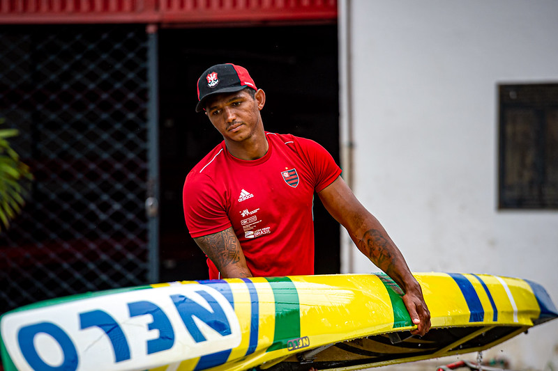 Isaquias Queiroz é atleta do Flamengo. Um dos quatro maiores medalhistas olímpicos da história brasileira, o canoísta já levou cinco pódios para casa, incluindo um ouro, todos sendo atleta do Rubro-Negro Carioca - (Foto: Paula Reis/Flamengo)