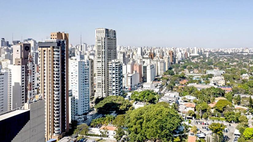 A parte dos pássaros, delimitada entre a Avenida Santo Amaro e a Avenida Ibirapuera, apresenta ruas com nome de aves, como Canário, Inhambu, Gaivota, Pavão, Rouxinol, entre outras, e é o lado mais caro de Moema, com a taxa de condomínio tendo o custo de R$ 15,22 por metro quadrado - (Wikimedia Commons)