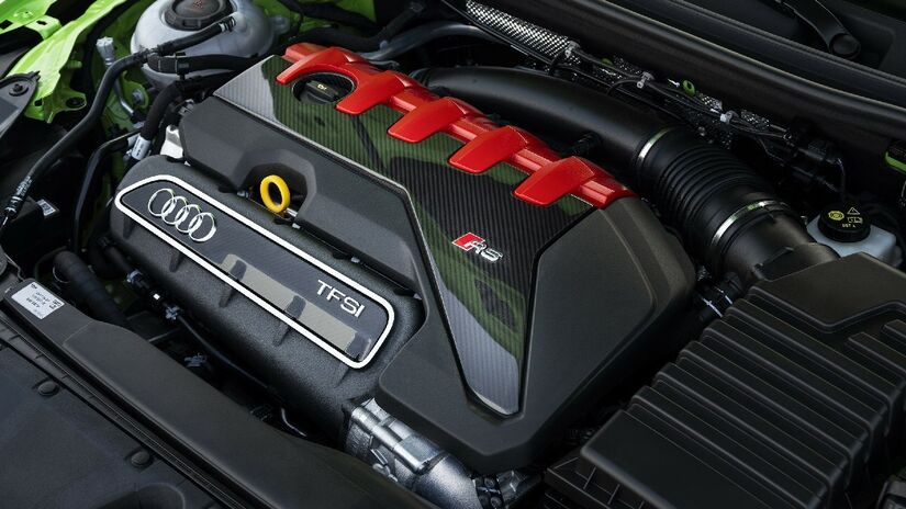 O RS 3 é equipado com o motor 2.5 TFSI (turbo) da Audi Sport com 294 kW (400 cavalos) de potência e 50,5 kgfm de torque, acoplado à transmissão S tronic de 7 marchas
Divulgação