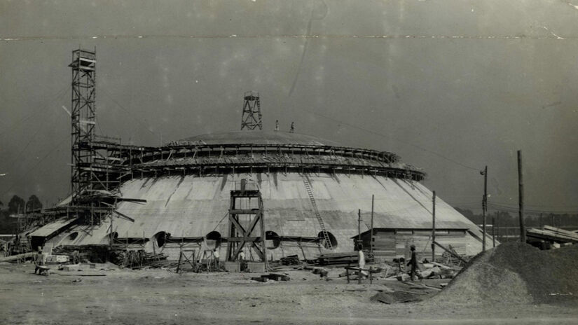 Construção da Oca, no Parque Ibirapuera, na década de 1950 - Foto: Folhapress