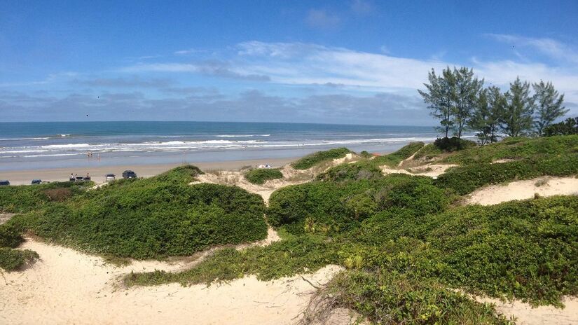 A Praia do Félix, no Norte de Ubatuba, é frequentada por turistas que visitam o Litoral Norte de São Paulo. Com uma faixa de areia e mar adequado tanto para banho quanto para surfe, a praia atrai diferentes públicos. / Foto: Tripadvisor/Daniel M