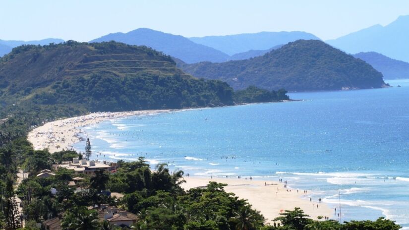 Com mais de 3 km de extensão, Juquehy possui uma faixa de areia compacta, ideal para atividades como corrida, futebol, frescobol e ciclismo. / Foto: Guilherme Henrique de Almeida via Flickr