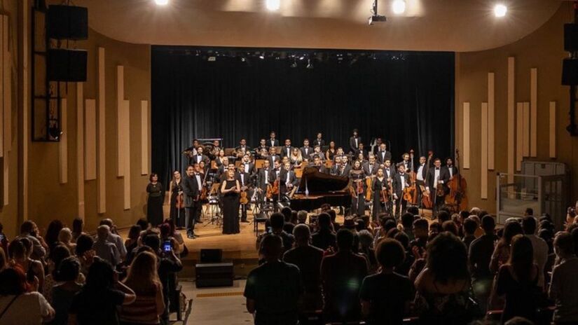 A Orquestra Filarmônica Santo Amaro tem como residencia artística no Teatro Paulo Eiró desde fevereiro de 2017, em parceria com a Secretaria Municipal de Cultura desde maio de 2022. Conseguindo manter lotação máxima em todas as apresentações mensais. / Foto: Divulgação/orquestrasantoamaro.com.br