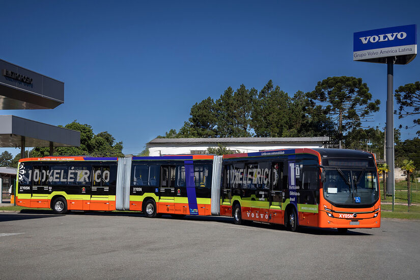 Ônibus biarticulado 100% elétrico Volvo BZRT/Divulgação